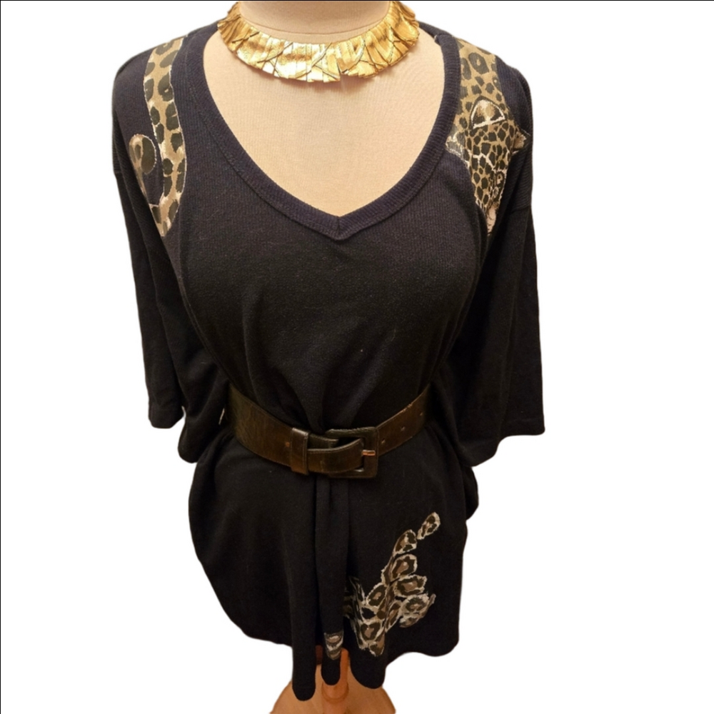 Vintage Oversized Leopard Graphic Black V-Neck Statement Tee Y2K Grunge